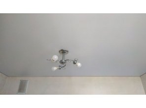 Монтаж потолка на кухне 8 м2 с использованием пленки VIPCEILING серии MONLANGE M9001 (3.25)