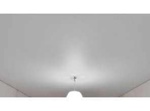 Монтаж потолка на кухне 19 м2 с использованием пленки VIPCEILING серии MONLANGE M9001 (3.50)