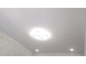 Монтаж потолка в спальне 11 м2 с использованием пленки VIPCEILING серии MONLANGE L9001 (3.25)