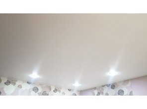 Монтаж потолка для зала 17 м2 с использованием пленки VIPCEILING серии MONLANGE M9001 (3.25)