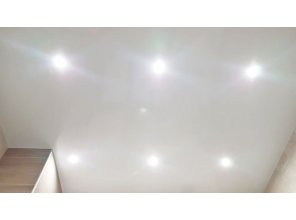 Монтаж потолка в ванной 5 м2 с использованием пленки VIPCEILING серии MONLANGE L9001 (2.15)