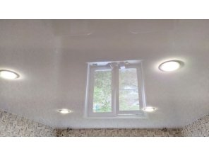 Монтаж потолка в спальне 11 м2 с использованием пленки VIPCEILING серии MONLANGE L9001 (2.60)