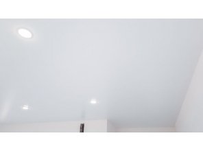 Монтаж потолка в квартире 22 м2 с использованием пленки VIPCEILING серии MONLANGE S9020 (4.90)