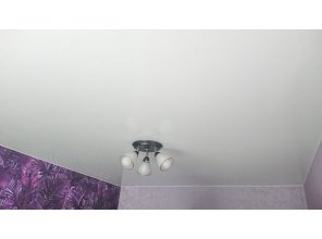 Монтаж потолка в спальне 8 м2 с использованием пленки VIPCEILING серии MONLANGE L9001 (2.60)