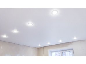Монтаж потолка в спальне 14 м2 с использованием пленки VIPCEILING серии MONLANGE S9020 (3.50)