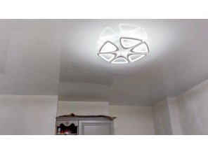 Монтаж потолка на кухне 10 м2 с использованием пленки VIPCEILING серии MONLANGE L9001 (3.50)