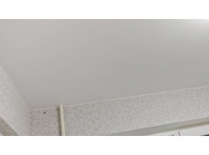 Монтаж потолка на кухне 6 м2 с использованием пленки VIPCEILING серии MONLANGE M9001 (2.60)