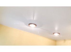 Монтаж потолка на кухне 12 м2 с использованием пленки VIPCEILING серии MONLANGE M9001 (4.00)
