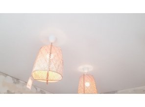 Монтаж потолка в гостиной 18 м2 с использованием пленки VIPCEILING серии MONLANGE M9001 (3.50)