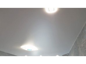 Монтаж потолка в спальне 17 м2 с использованием пленки VIPCEILING серии MONLANGE S9020 (3.25)