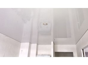 Монтаж потолка на кухне 12 м2 с использованием пленки VIPCEILING серии MONLANGE L9001 (3.25)