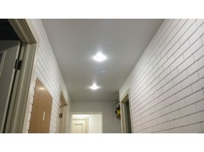 Монтаж потолка в прихожей 9 м2 с использованием пленки VIPCEILING серии MONLANGE M9001 (2.15)
