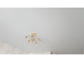 Монтаж потолка на кухне 10 м2 с использованием пленки VIPCEILING серии MONLANGE M9001 (2.60)