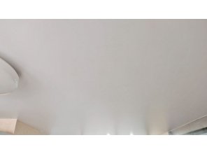 Монтаж потолка в квартире 21 м2 с использованием пленки VIPCEILING серии MONLANGE S9020 (4.35)