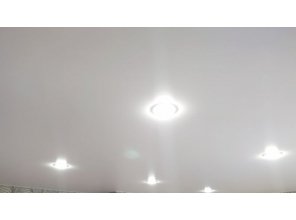 Монтаж потолка в спальне 12 м2 с использованием пленки VIPCEILING серии MONLANGE S9020 (3.50)
