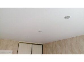 Монтаж потолка в спальне 10 м2 с использованием пленки VIPCEILING серии MONLANGE M9001 (3.25)