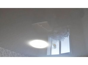 Монтаж потолка в спальне 11 м2 с использованием пленки VIPCEILING серии MONLANGE L9001 (2.60)