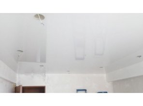 Монтаж потолка в спальне 12 м2 с использованием пленки VIPCEILING серии MONLANGE L9001 (3.25)