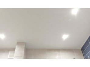 Монтаж потолка в ванной 5 м2 с использованием пленки VIPCEILING серии MONLANGE M9001 (2.15)