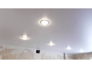 Монтаж потолка на кухне 9 м2 с использованием пленки VIPCEILING серии MONLANGE S9020 (2.60)