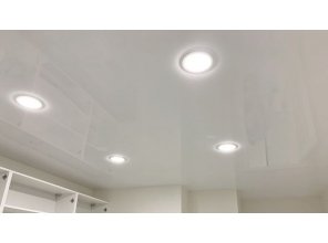 Монтаж потолка на кухне 15 м2 с использованием пленки VIPCEILING серии MONLANGE L9001 (3.25)