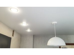 Монтаж потолка на кухне 9 м2 с использованием пленки VIPCEILING серии MONLANGE M9001 (2.60)