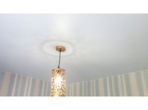 Монтаж потолка на кухне 7 м2 с использованием пленки VIPCEILING серии MONLANGE M9001 (2.60)