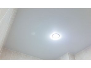 Монтаж потолка в ванной 5 м2 с использованием пленки VIPCEILING серии MONLANGE M9001 (2.15)