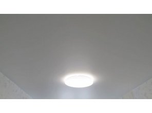 Монтаж потолка в спальне 12 м2 с использованием пленки VIPCEILING серии MONLANGE M9001 (2.60)