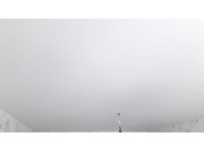 Монтаж потолка в спальне 10 м2 с использованием пленки VIPCEILING серии MONLANGE M9001 (2.60)