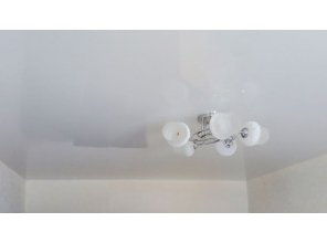 Монтаж потолка в спальне 11 м2 с использованием пленки VIPCEILING серии MONLANGE L9001 (2.60)