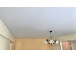 Монтаж потолка для зала 16 м2 с использованием пленки VIPCEILING серии MONLANGE M9001 (3.25)