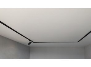 Монтаж потолка в гостиной 18 м2 с использованием пленки VIPCEILING серии MONLANGE M9001 (3.50)