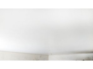 Монтаж потолка в гостиной 17 м2 с использованием пленки VIPCEILING серии MONLANGE S9020 (4.00)