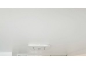 Монтаж потолка в гостиной 18 м2 с использованием пленки VIPCEILING серии MONLANGE S9020 (3.80)
