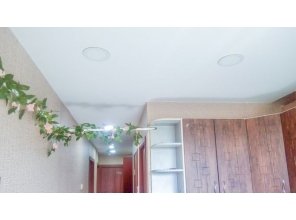 Монтаж потолка на кухне 17 м2 с использованием пленки VIPCEILING серии MONLANGE M9001 (3.50)