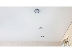 Монтаж потолка на кухне 19 м2 с использованием пленки VIPCEILING серии MONLANGE M9001 (3.50)