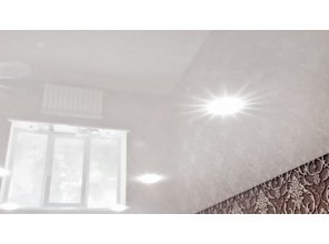 Монтаж потолка в гостиной 19 м2 с использованием пленки VIPCEILING серии MONLANGE L9001 (3.50)