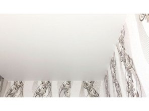 Монтаж потолка в спальне 8 м2 с использованием пленки VIPCEILING серии MONLANGE M9001 (2.15)