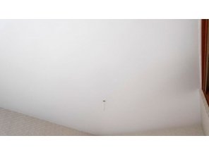 Монтаж потолка в гостиной 11 м2 с использованием пленки VIPCEILING серии MONLANGE S7020 (3.50)