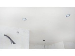 Монтаж потолка в квартире 32 м2 с использованием пленки VIPCEILING серии MONLANGE M9037 (2.95)