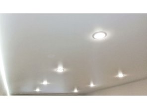 Монтаж потолка в гостиной 17 м2 с использованием пленки VIPCEILING серии MONLANGE S9020 (3.25)