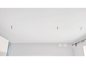 Монтаж потолка на кухне 17 м2 с использованием пленки VIPCEILING серии MONLANGE M9001 (3.50)