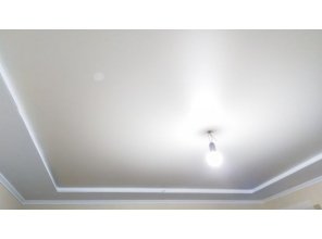 Монтаж потолка в спальне 7 м2 с использованием пленки VIPCEILING серии MONLANGE M9057 (3.50)