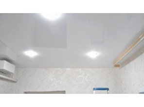 Монтаж потолка в спальне 10 м2 с использованием пленки VIPCEILING серии MONLANGE L9001 (2.60)