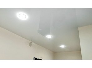 Монтаж потолка в прихожей 8 м2 с использованием пленки VIPCEILING серии MONLANGE L9001 (3.25)