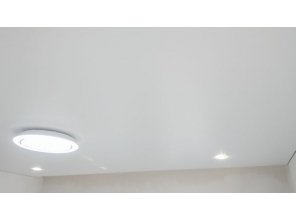 Монтаж потолка в гостиной 16 м2 с использованием пленки VIPCEILING серии MONLANGE S9020 (4.00)