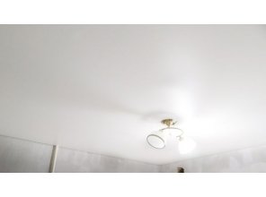 Монтаж потолка на кухне 9 м2 с использованием пленки VIPCEILING серии MONLANGE S9020 (3.25)