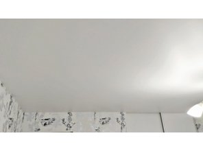 Монтаж потолка в спальне 16 м2 с использованием пленки VIPCEILING серии MONLANGE M9001 (4.00)