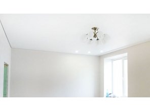 Монтаж потолка в спальне 18 м2 с использованием пленки VIPCEILING серии MONLANGE M9001 (3.50)